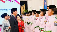Presiden Joko Widodo atau Jokowi mengukuhkan 76 anggota pasukan pengibar bendera (Paskibraka) yang akan bertugas di Istana Merdeka Jakarta pada Upacara HUT ke-78 Kemerdekaan RI pada 17 Agustus 2023 (Laily Rachev - Biro Pers Sekretariat Presiden)