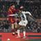 Duel Niccolo Pisilli dan Jonathan David dalam laga Liga Italia antara AS Roma vs Juventus di Stadio Olimpico, 2 Maret 2026. (Fabrizio Corradetti/LaPresse via AP)