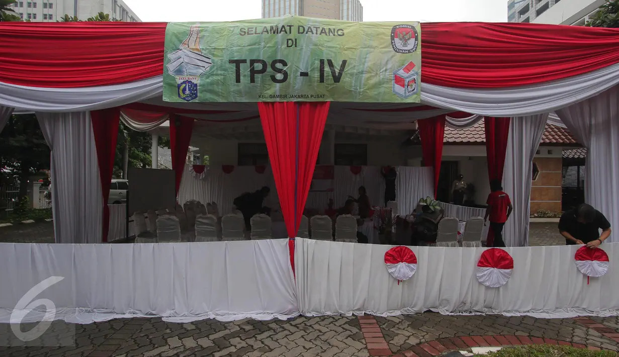 Suasana di TPS 4 Kelurahan Gambir, Jalan Tanah Abang Timur, Jakarta, Selasa (18/4). Nantinya Presiden Joko Widodo akan melaksanakan pencoblosan hak suaranya pada Pilkada DKI 2017 di TPS tersebut. (Liputan6.com/Faizal Fanani)