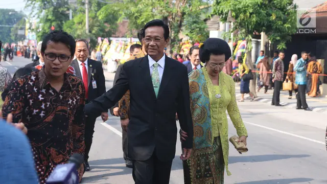 Hamengku Buwono X ke Pernikahan Kahiyang Ayu