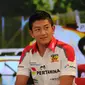 Pebalap Indonesia yang turun di ajang GP2 Series, Rio Haryanto saat mengunjungi SCTV Tower di bilangan Senayan, Jakarta, Jumat (31/7/2015). Ekspresi Rio Haryanto saat melakukan wawancara dengan SCTV. (Liputan6.com/Helmi Fithriansyah)