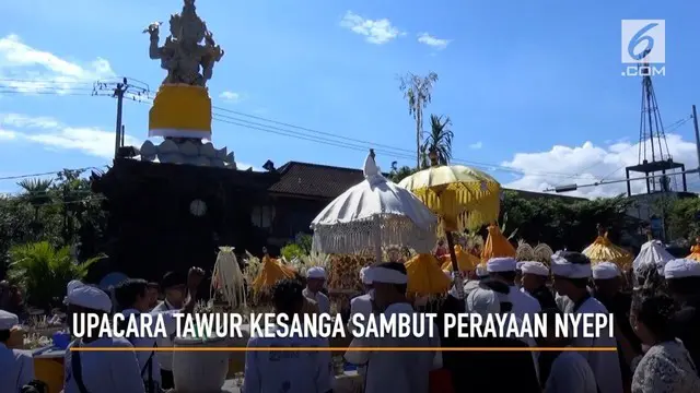 Umat hundu Bali di Buleleng menggelar ritual Tawur Kesanga menyambut perayaan nyepi. Perayaan ini bertujuan menyucikan dan menjaga keseimbangan alam dakam menyambut tahun baru saka