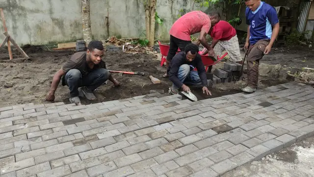 PT PLN (Persero) melakukan pengelolaan dan pemanfaatan Fly Ash dan Bottom Ash (FABA) atau abu sisa proses pembakaran batu bara pada pembangkit listrik tenaga uap (PLTU) Holtekamp di Jayapura, Papua. (Foto: PLN)