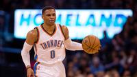 Russell Westbrook total menyumbangkan 26 poin, 11 rebound, dan 22 assist saat Oklahoma City Thunder mengalahkan Phoenix Suns, Sabtu (17/12/2016) waktu setempat. (Bola.com/Twitter/ESPN))