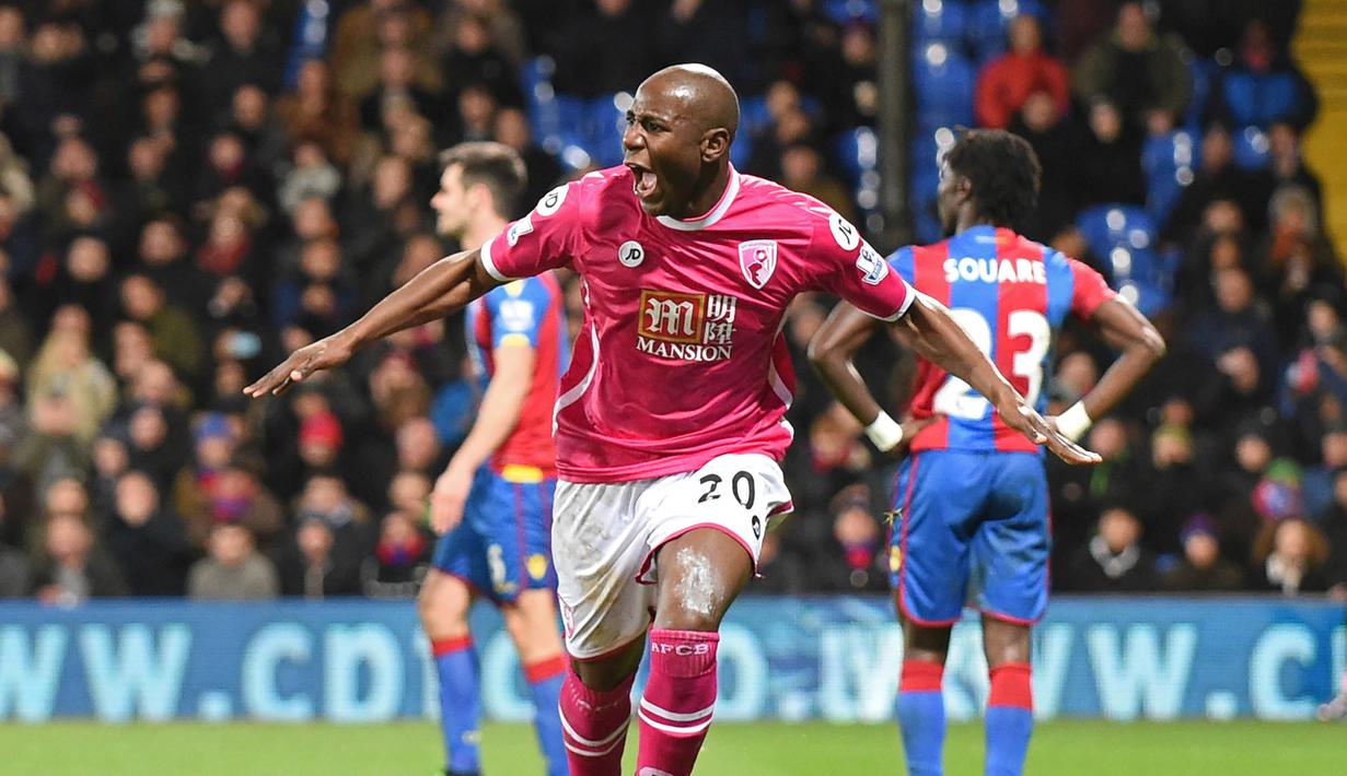 Benik Afobe merupakan produk akademi Arsenal. Tahun 2010-2015 terdaftar dalam tim utama Arsenal tetapi tidak pernah bermain di partai resmi. Saat ini Afobe bersinar di Bournemouth dan menjadi andalan mendulang gol. (AFP/Olly Greenwood)