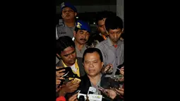 Kadiv Humas Mabes Polri Irjen Pol Ronny F Sompie memberikan keterangan Wakil Ketua KPK, Bambang Widjojanto menjadi tersangka untuk kasus pilkada di Mahkamah Konstitusi pada Tahun 2010, Jakarta,  Jumat (23/1/2015). (Liputan6.com/Miftahul Hayat)