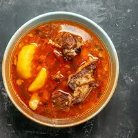 Ilustrasi Gulai Daging Gultik / Freepik by KamranAydinov