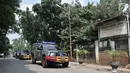 Kendaraan tim Gegana Polda Metro Jaya terlihat di depan Gereja Santa Anna Duren Sawit, Jakarta Timur, Senin (14/5). Tim Gegana melakukan penyisiran di dalam area Gereja menyusul teror bom melalui telepon gelap di gereja itu. (Merdeka.com/Iqbal S. Nugroho)