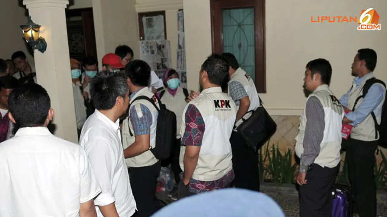 kpk-geledah-131115c.jpg