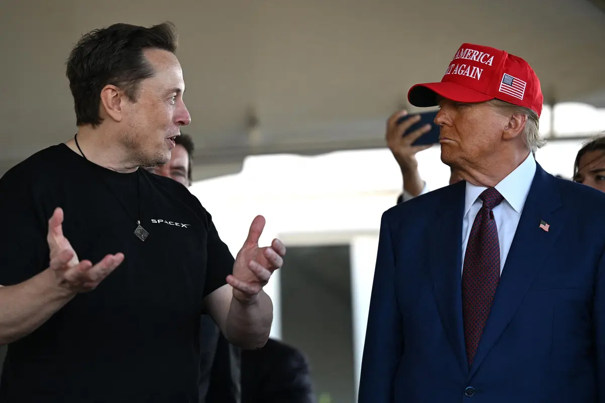 Ditemani Elon Musk, Donald Trump Saksikan Peluncuran Uji Terbang Roket SpaceX Starship