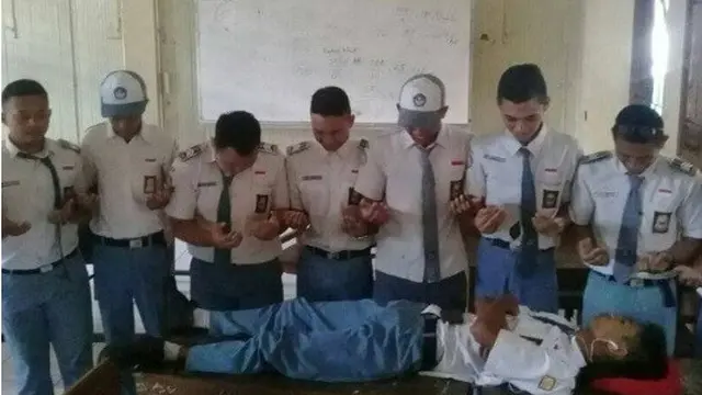 tidur di kelas (foto: brilio)