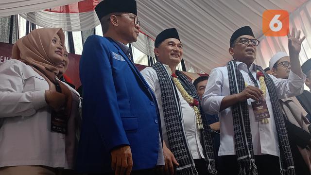 Bacagub Banten 2024, Andra Soni dan Dimyati Natakusumah, di KPU Banten. (Kamis, 29/08/2024). (Yandhi Deslatama/Liputan6.com).