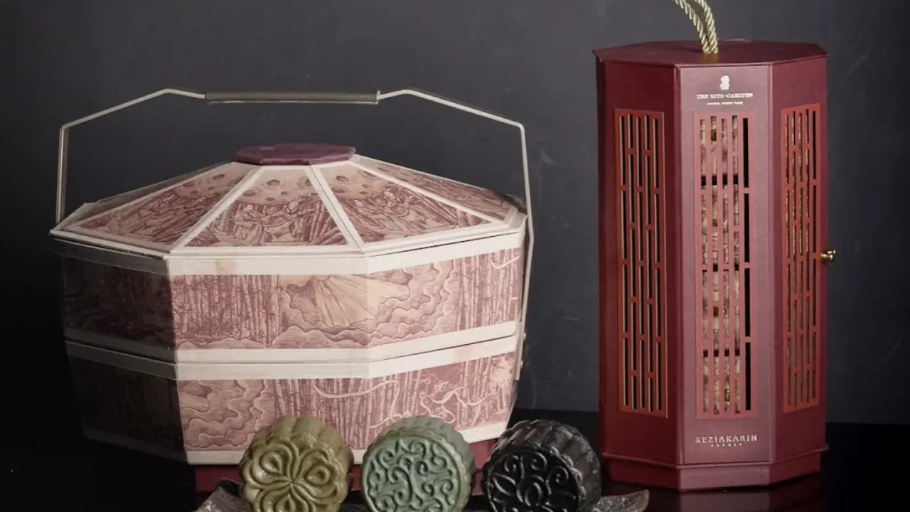 The Ritz Carlton Jakarta, Pacific Place hadirkan hampers mooncake