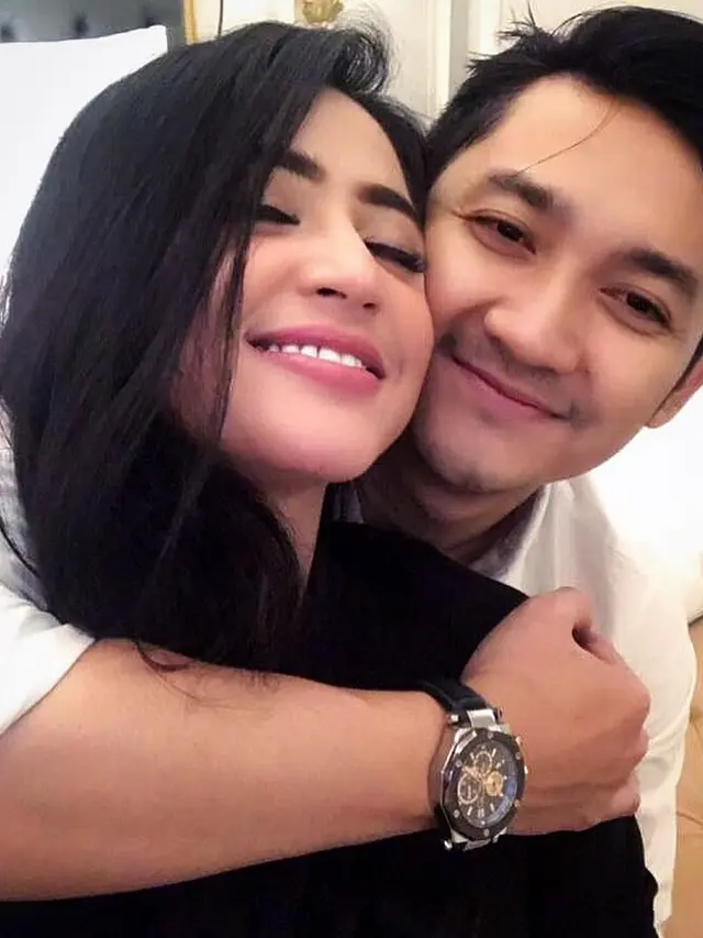 [Bintang] Dewi Perssik dan Angga Wijaya