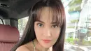 <p>Selfie Shandy Aulia di sini memperlihatkan wajahnya yang semakin tampak muda dengan poni. Rambut sebahunya ditata lurus rapi dengan sentuhan poni di atas mata. Foto: Instagram.</p>