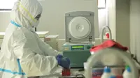 Balai Pengembangan Laboratorium Kesehatan Daerah Provinsi Jabar dengan Biosafety Level 2 (BSL-2) ditunjuk menjadi salah satu laboratorium pemeriksa sampel terduga COVID-19 di Jabar. (sumber foto : Humas Pemprov Jabar)