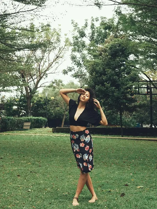 Meski gaya fashion-nya kerap dikritik, Sitha Marino tetap percaya diri dengan penampilannya @sithamarino.