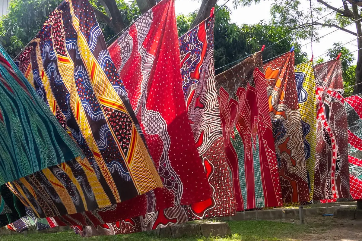 Industri batik memiliki peran penting dalam memberikan kontribusi bagi perekonomian nasional.