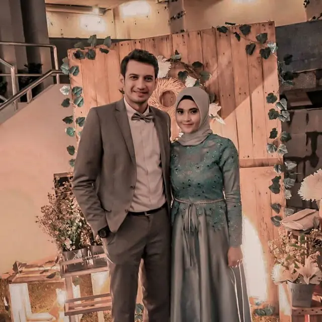 Siapa sangka usia pernikahan mereka sudah mencapai 4 tahun dan keduanya tetap harmonis dan selalu tampak serasi.