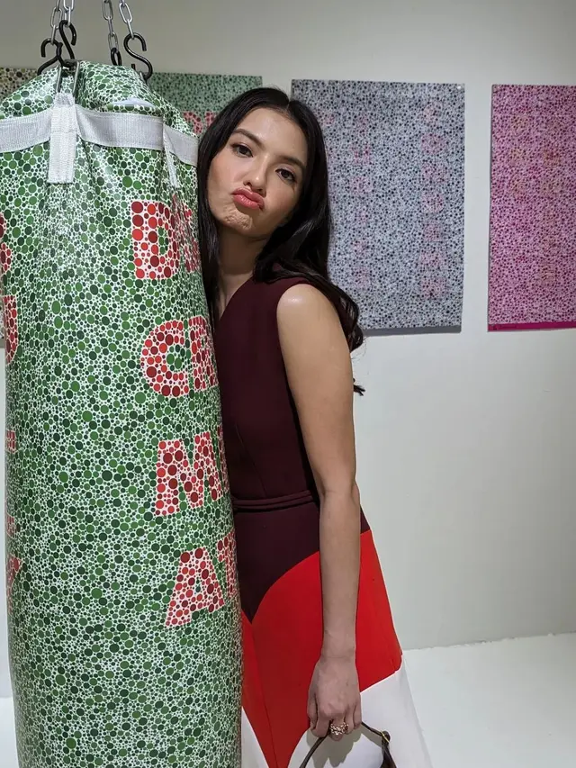 8 Potret Menggemaskan Wajah Raline Shah dalam Berbagai Emoticon, Tunjukkan Pesona Cantik Tanpa Pori-Pori