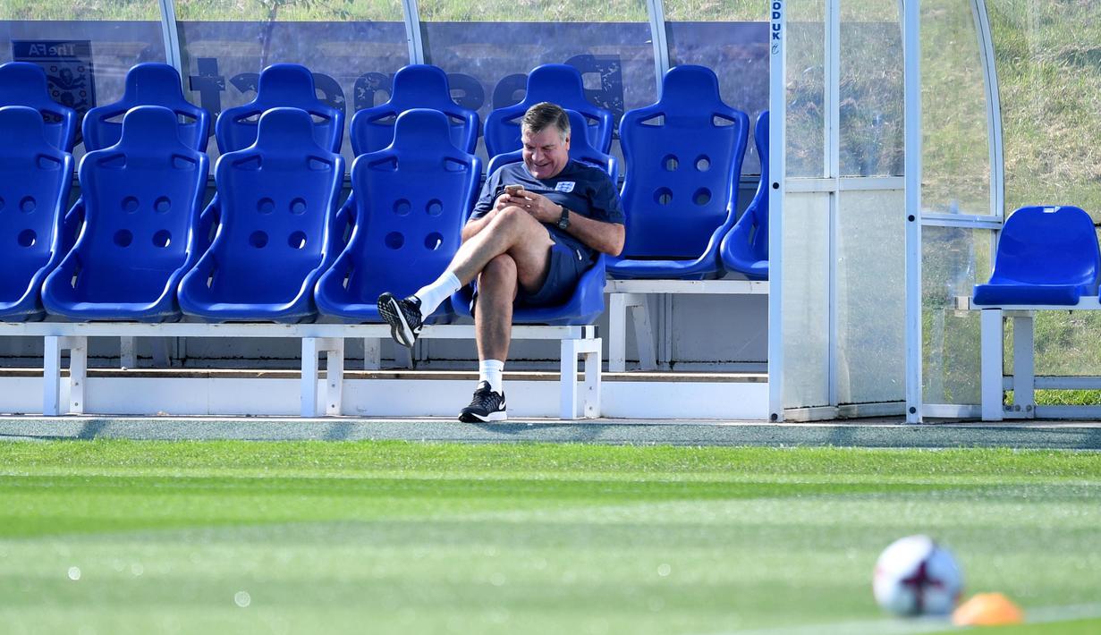 Pada 22 Juli 2016, Big Sam menggantikan posisi Roy Hodgson, yang mundur setelah hasil jeblok pada putaran final Piala Eropa 2016, dengan durasi kontrak dua tahun. (AFP/Anthony Devlin)