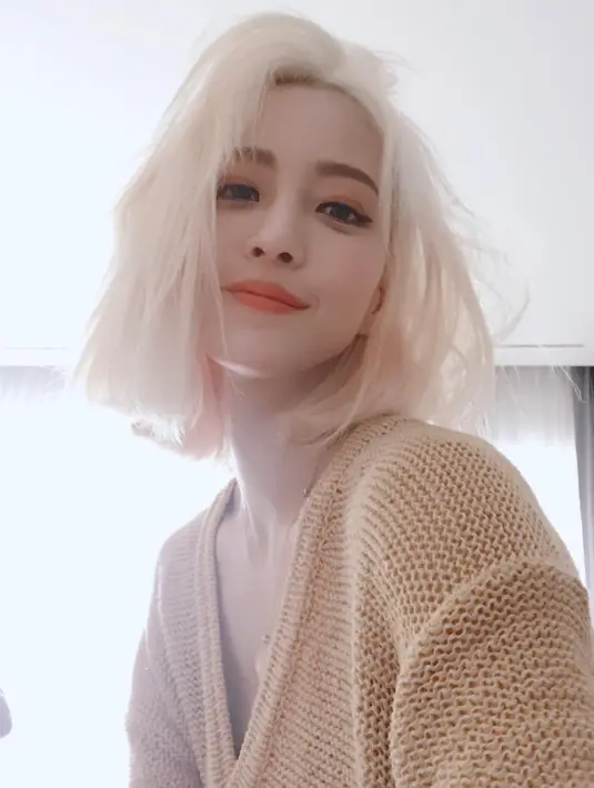 "Spesialis luka bakar mengatakan lebih baik menjalani perawatan tambahan setelah luka membaik, sehingga saat ini ia menjalani rawat jalan," tuturnya. (Foto: instagram.com/han_ye_seul_)