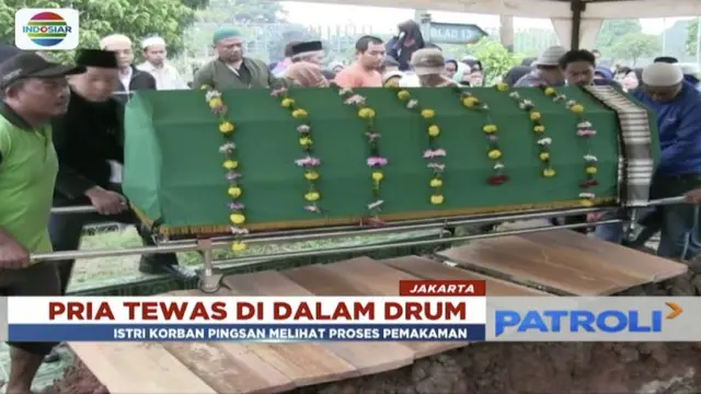 Seorang wartawan yang tewas dalam drum berisi air di Bogor, Jawa Barat, ternyata belum pulang ke rumah selama dua hari.