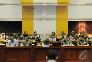 Komisi l DPR mengadakan Rapat Kerja bersama Menteri Pertahanan, Menpan, Menkeu, Menkumham di Ruang Rapat Komisi l, Senayan, Jakarta, Selasa (16/9/2014) (Liputan6.com/Andrian M Tunay)