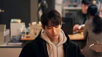 Kontroversi Fan Meeting Lee Soo Hyuk di China, Sang Aktor Kerja 12 Jam dan Tulis Ribuan Tanda Tangan