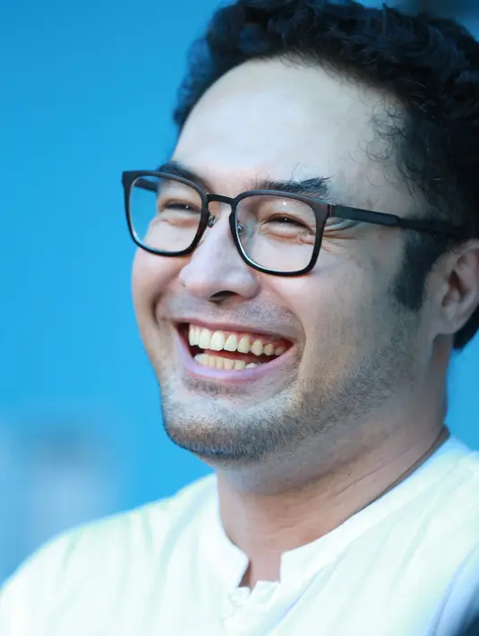 Sebagai ayah baru, pemeran dalam film Hangout itu tidak mau ketinggalan masa pertumbuhan kedua buah hatinya. Seperti saat belajar jalan atau belajar bicara.(Adrian Putra/Bintang.com)