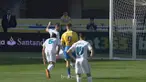 Karim Benzema mencetak gol di laga ke-400 nya bersama Real Madrid saat membawa El Real menang 3-0 atas Las Palmas, dalam laga lanj...