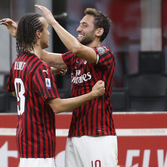 3 Bintang Ac Milan Jadi Model Jersey Resmi Rossoneri Laris Manis Di Pasaran Bola Liputan6 Com