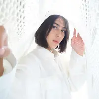 Adinda Thomas mulai dikenal publik sejak ia bermain dalam berbagai FTV. Gadis cantik ini memulai kariernya sebagai model. (foto: instagram.com/adindathomas)