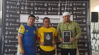 Heru Pujihartono menjadi manajer tim Bhayangkara FC U-20. (Bola.com/Zulfirdaus Harahap)