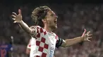 Gelandang Timnas Kroasia, Luka Modric berselebrasi setelah mencetak gol ke empat timnya ke gawang Belanda pada semifinal UEFA Nations League 2023 di Stadion De Kuip, Rotterdam, Kamis (15/6/2023) dini hari WIB. (AP Photo/Patrick Post)