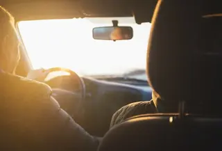 Ilustrasi road trip. Sumber foto: unsplash.com/Darwin Vegher.