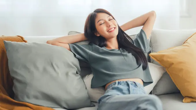 rebahan di rumah rileks