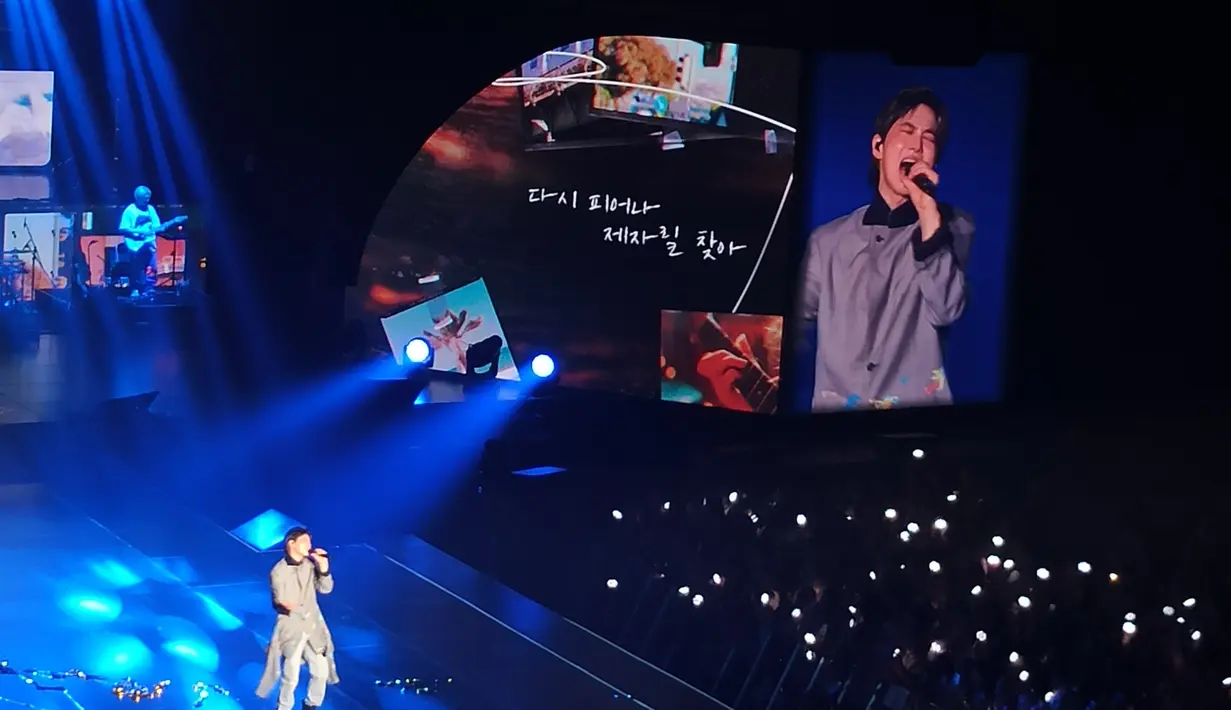 <p>Penampilan Suho di konser solonya di Tennis Indoor, Senayan, Jakarta, Sabtu (10/8). [Foto: Lanny Kusuma/Fimela]</p>