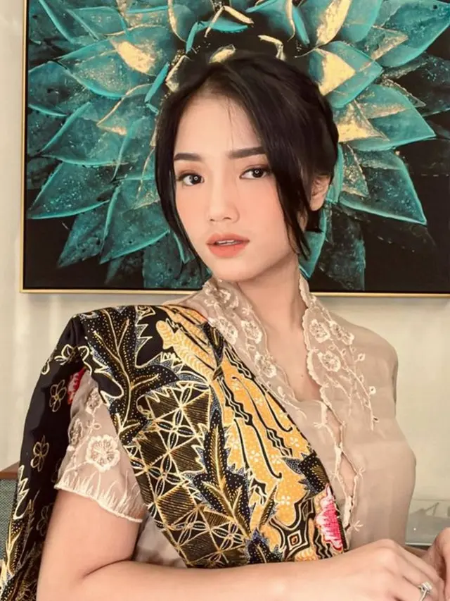 6 Potret Fuji di Acara Tedak Siten Baby Ameena, Bak Putri Keraton