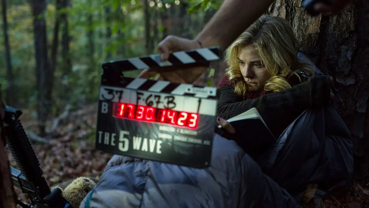 Chloe Grace Moretz Beraksi Panas di The 5th Wave