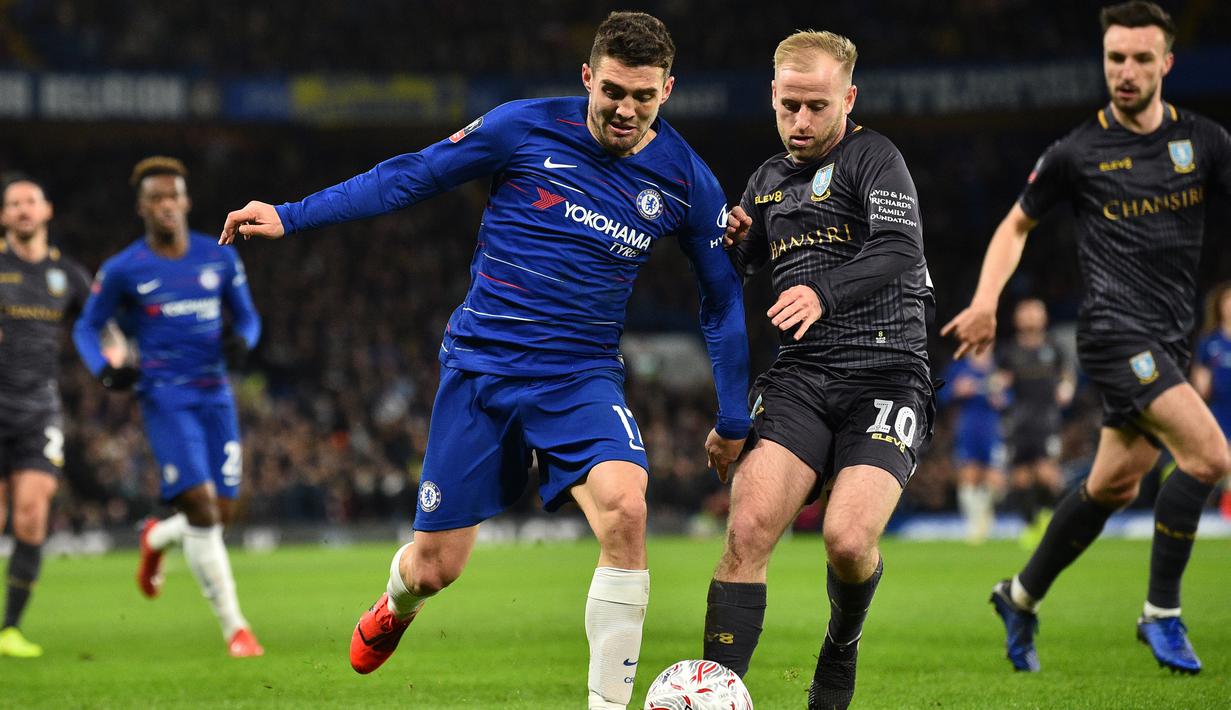 5. Mateo Kovacic - Gelandang yang baik tapi belum cukup hebat untuk kub sebesar Real Madrid, keinginan Juventus ataupun Chelsea untuk mendatangkannya tentu akan menggiurkan manajemen untuk mendapatkan uang transfer. (AFP/Glyn Kirk)