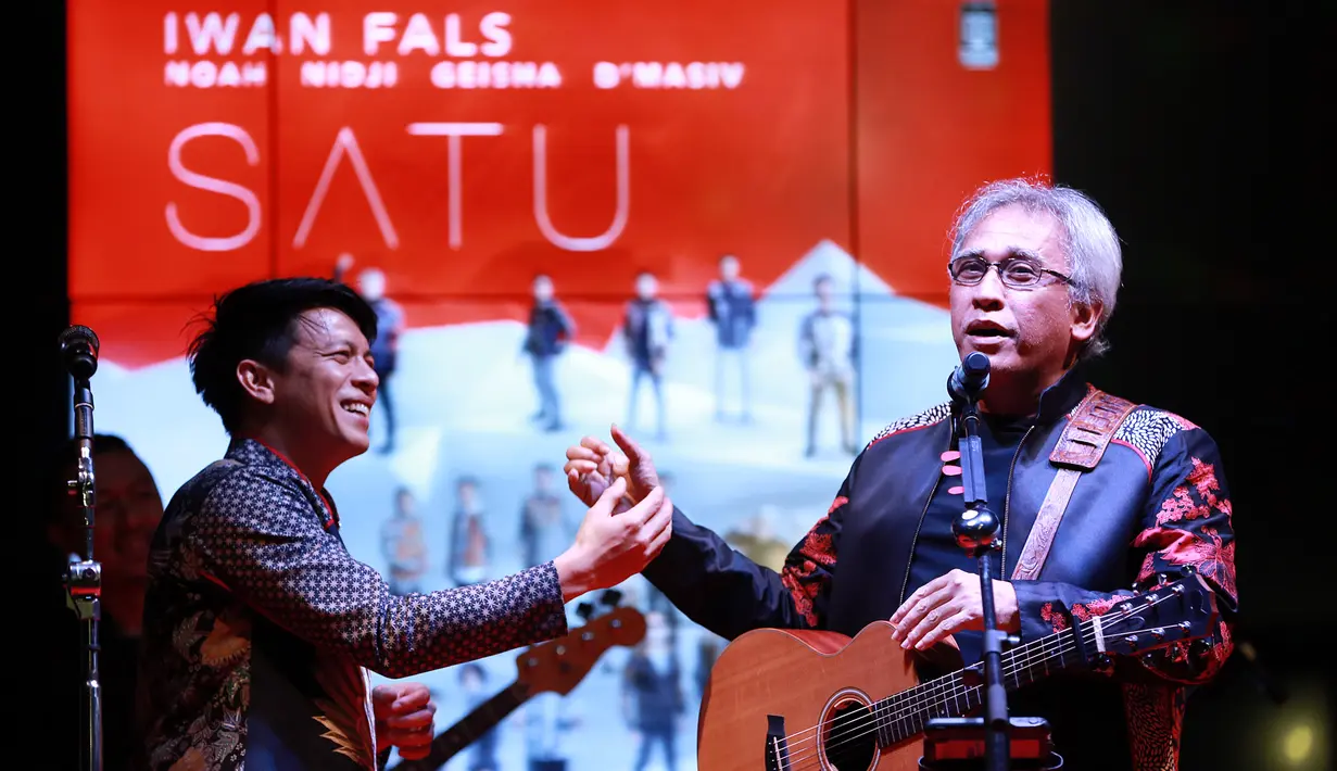 Selain kolaborasi dengan NOAH dan band papan atas lainnya, album ini juga menghadirkan produser musik Steve Lillywhite yang dikenal sebagai produser yang membawa nama U2 bahkan meraih 6 Grammy Awards. (Deki Prayoga/Bintang.com)