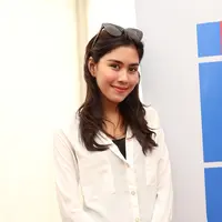 Syahnaz Sadiqah di Taman Budaya Tionghoa, TMII, Jakarta Timur, Selasa (19/1) mengatakan tidak ada kesulitan mengatur waktu bertemu kekasihnya. (Andy Masela/Bintang.com)