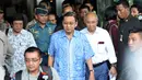 Boediono terlihat keluar dari lobi gedung pengadilan Tindak Pidana Korupsi (Tipikor) Jakarta, Jumat, (9/5/2014) (Liputan6.com/Johan Tallo)