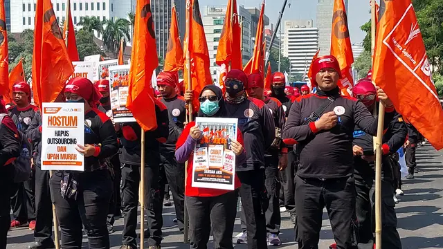 Kelompok buruh bersikukuh meminta Peraturan Menteri Perdangan Nomor 8 Tahun 2024 tentang Kebijakan dan Pengaturan Impor dicabut .