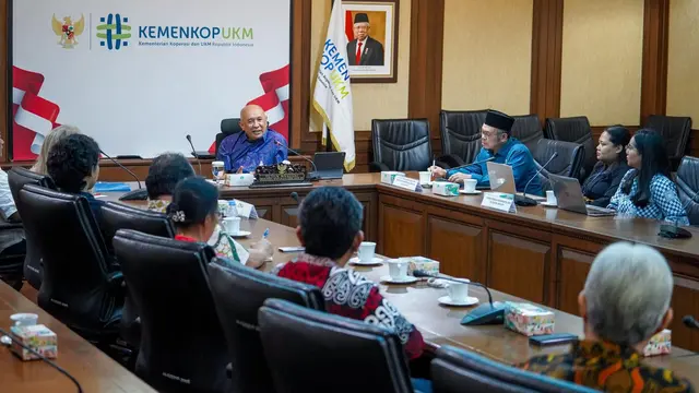 Nota kesepahaman (MoU) antara Koperasi Sentra Wisata Alam Nusantara (Kopisetara) dengan Indonesia Diaspora Network of the Americas (IDNA). (Foto: Kementerian Koperasi dan UKM)