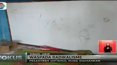 Dalam pemeriksaan di Ponpes Miftahul Huda, polisi berhasil mengamankan barang bukti laptop, kepingan vcd, dan sejumlah buku.