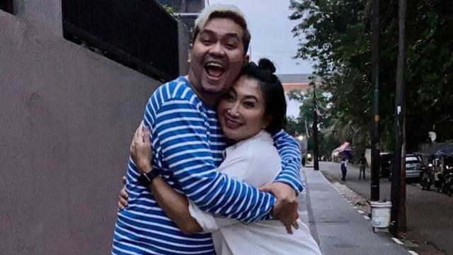 6 Potret Persahabatan Indra Bekti dan Indi Barends, Menangis Saat Tahu Pembuluh Darah Pecah