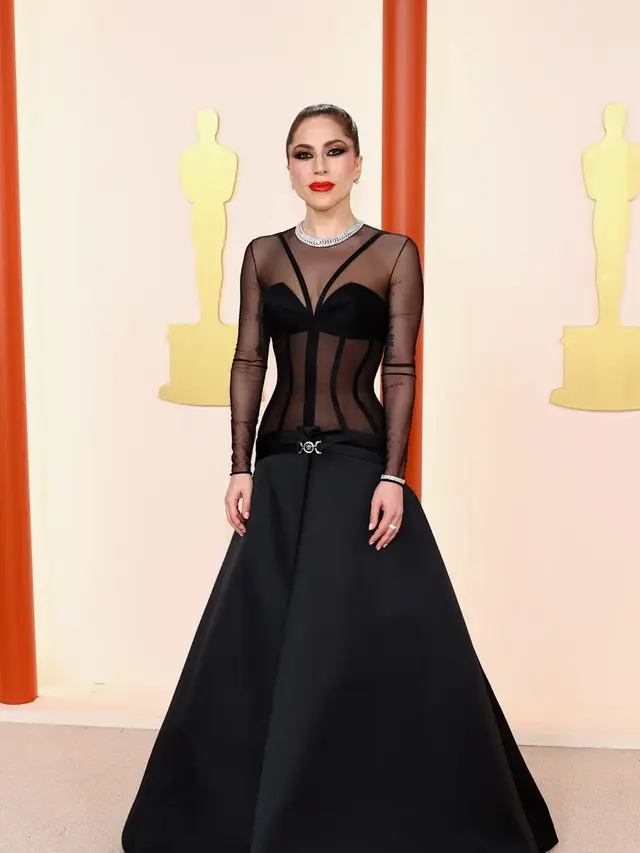 Lady Gaga Pamer Wajah Polos Tanpa Makeup saat Tampil di Oscars 2023