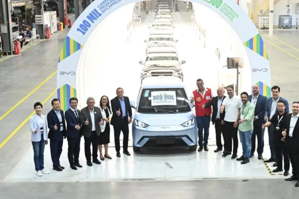 BYD Brasil memperoduksi 100.000 unit mobil barunya.